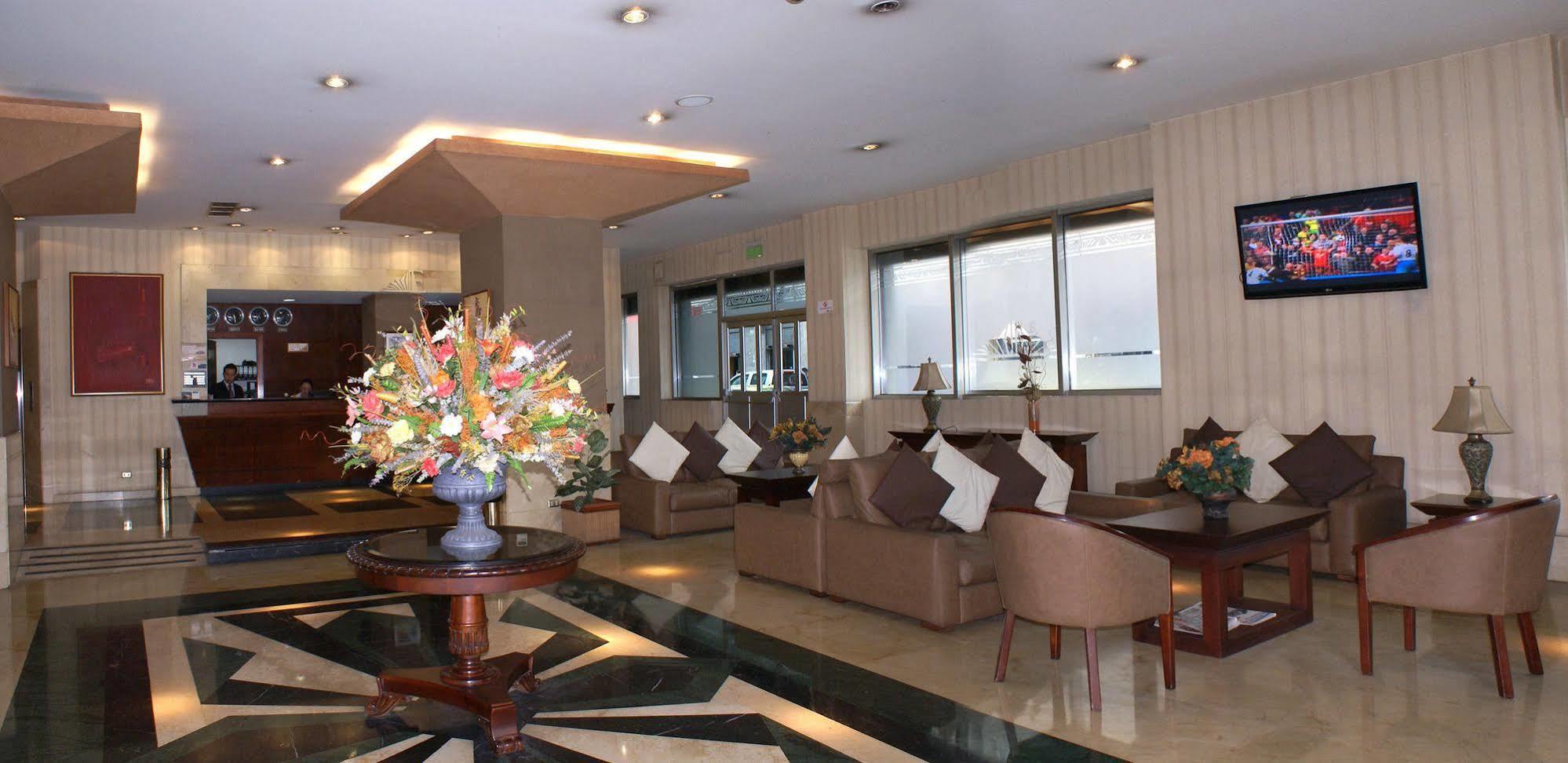 Hotel Emperador Ambato Exterior foto